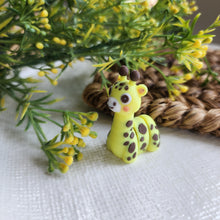 Load image into Gallery viewer, 3d printing &quot;Giraffe&quot; mini flexi animal toy glowing in the dark