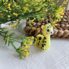 Load image into Gallery viewer, 3d printing &quot;Giraffe&quot; mini flexi animal toy glowing in the dark