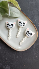 Load image into Gallery viewer, 3d printing &quot;Skull cat&quot; mini flexi animal toy / keychain / Halloween gift