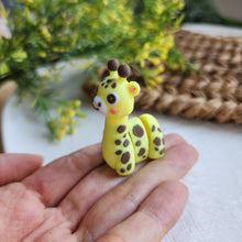 Load image into Gallery viewer, 3d printing &quot;Giraffe&quot; mini flexi animal toy glowing in the dark