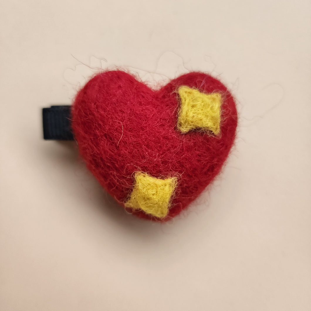 100% wool Needle felted Heart Hair clip/brooch